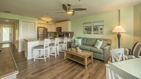 Open Floor Plan Living Area & Breakfast Bar