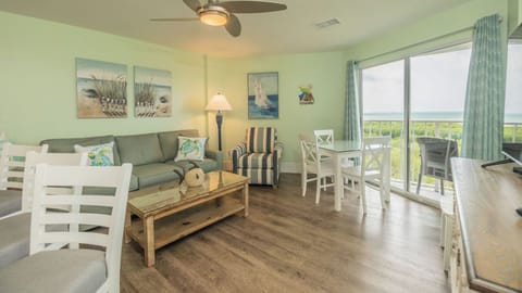 Open Floor Plan, Living Area, Dining Area, Kitchen