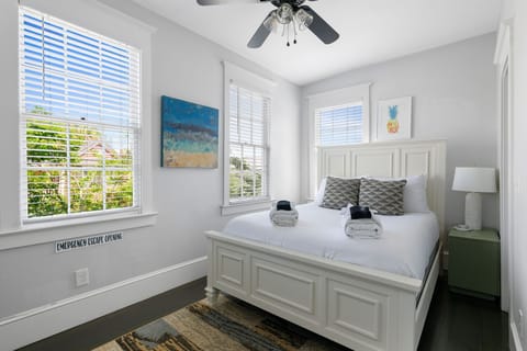 Wake up to sunlight streaming through oversized windows with gorgeous views.
