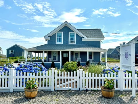 Charming Driftwood Cottage has been part of Beach Point since the 1890's.