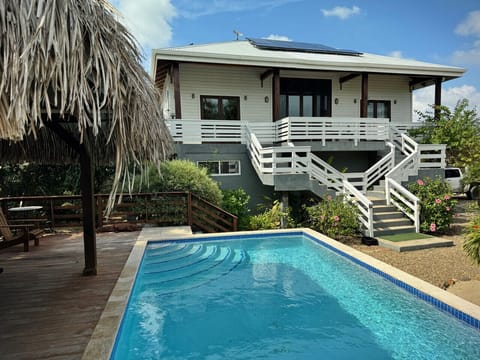 Casa Front with Pool