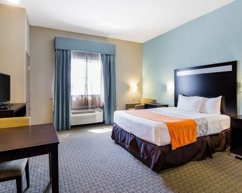 Iron/ironing board, WiFi (free), bed sheets