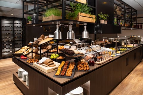 Daily buffet breakfast for a fee