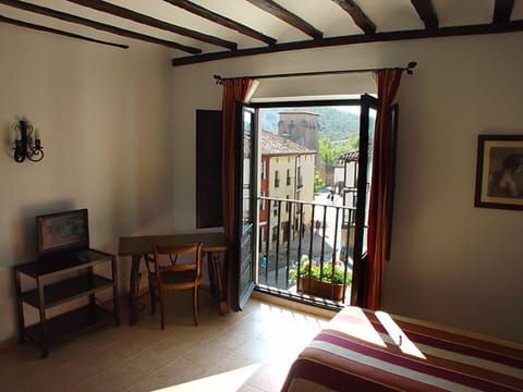 Single Room | In-room safe, blackout drapes, cribs (free), rollaway beds (surcharge)