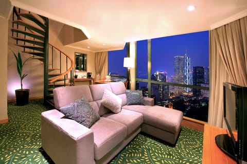Duplex Suite - Harbour View | In-room safe, desk, blackout drapes, WiFi (free)
