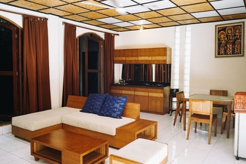 Bungalow | Private kitchen | Fridge, electric kettle