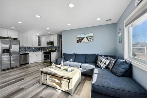 Inside view #2 with back to front door