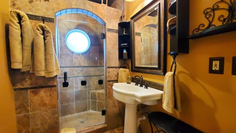 Brass Giraffe | Premium bedding, individually decorated, individually furnished, desk