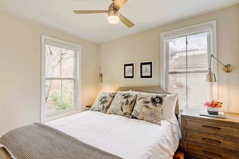 Bedroom 3, Queen