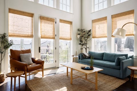 Sleep up to 6 with this queen sleeper sofa!