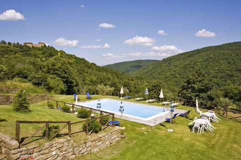 Cloud, Sky, Water, Plant, Mountain, Swimming Pool, Natural Landscape, Tree, Highland, Leisure