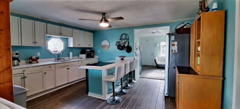 Fully equipped modern kitchen: cook in comfort & style. Perfect homemade meals! 