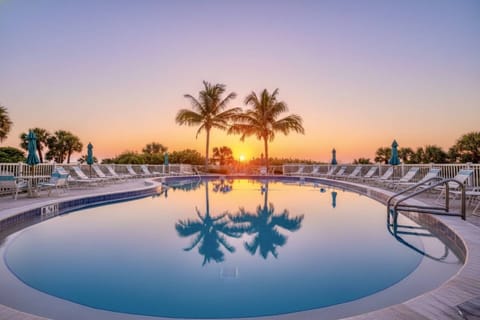 Grab your coffee and start the day with a gorgeous sunrise! Who needs an alarm when you have this view?