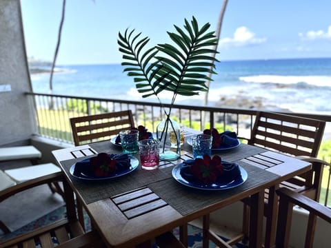 Aloha! Sit and relax feet from the oceanfront! 