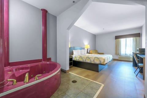 1 bedroom, premium bedding, pillowtop beds, desk