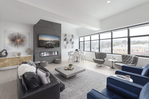 Welcome to "Cannery Row" Condo in Charming Pacific Grove!