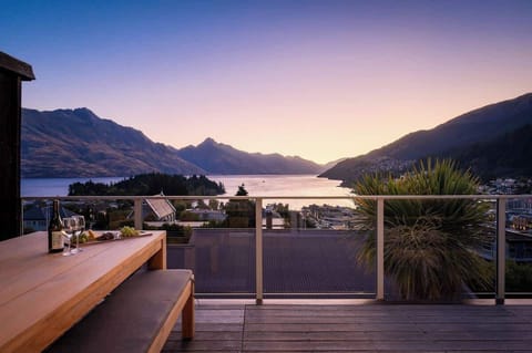 Al fresco dining on the main deck, complete with a BBQ and breathtaking views of Queenstown’s lake and mountains—ideal for sunset evenings.