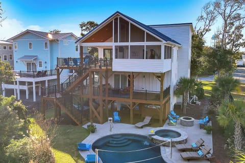 Exterior - Back / Pool