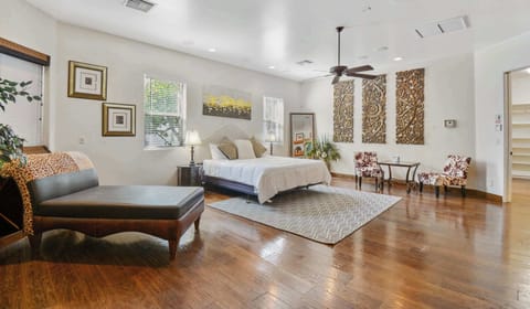 Bedroom 1, Master Suite (King Bed)