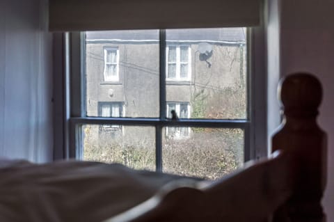 Apartment (1 Bedroom) | Living area | 32-inch flat-screen TV with digital channels, TV