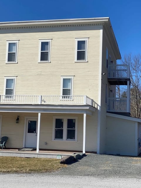 Balcony for guest use