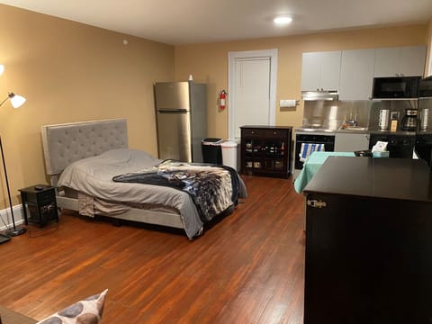 Apt 3C Studio with a Full Size Bed