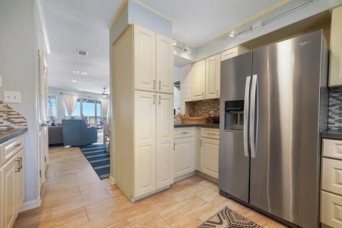 Family Tides - Holiday Isle - Kitchen