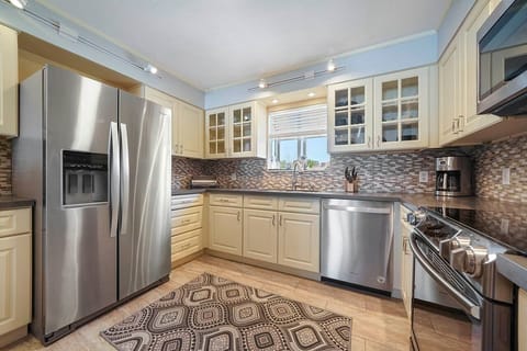 Family Tides - Holiday Isle - Kitchen