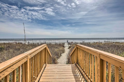 North Myrtle Beach Vacation Rental | Studio | 1BA | 400 Sq Ft | Step-Free Access
