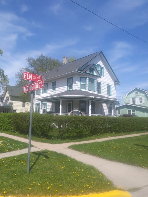 Best Vacation Rental in the Heart of Downtown Wisconsin Dells!
