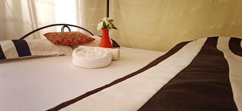 Deluxe Studio | Free WiFi, bed sheets