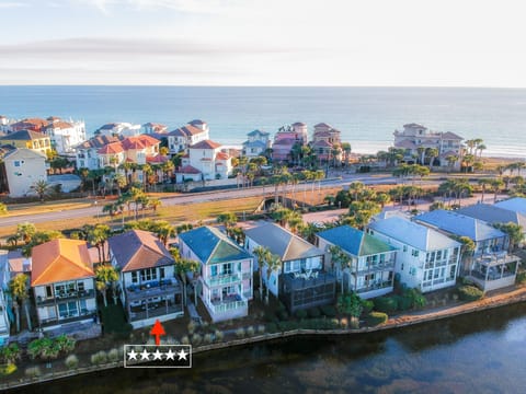 Margarita Villa B is waterfront, steps from the pool, and across from Destin’s public Beach and The Crab Trap Restaurant on the Gulf of America!