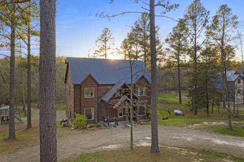 Watch as the sun sets behind the cabin, painting the sky with breathtaking colors and filling the evening with peaceful beauty.