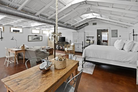 Cottage, 1 Bedroom | 1 bedroom, iron/ironing board, free WiFi, bed sheets