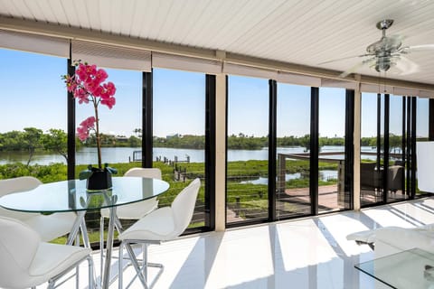 House (2 Bedrooms) | In-room dining