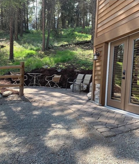Lower Treehouse Cabin Entry & Patio