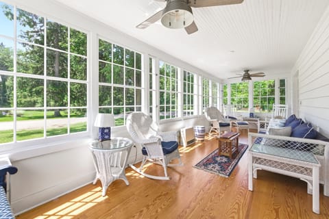 Sunroom With Lots Of Light!