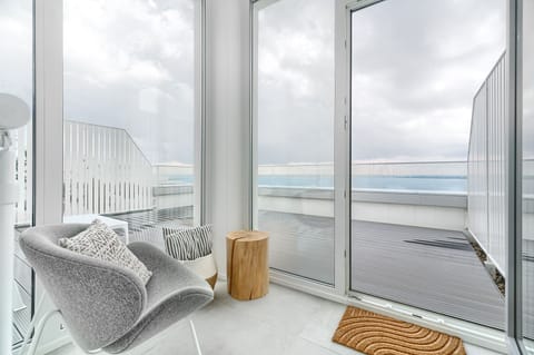 Deluxe Apartment | Living area | Flat-screen TV