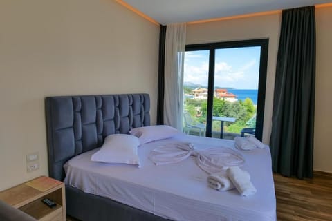 Deluxe Suite, Sea View | Free WiFi