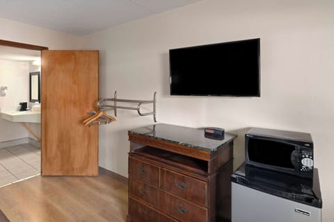 Iron/ironing board, cribs/infant beds, rollaway beds, free WiFi