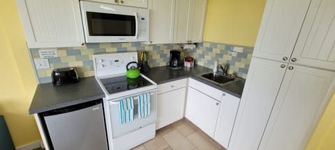 Sunset Studio – Ocean Front View | Private kitchen | Microwave, oven, stovetop, coffee/tea maker