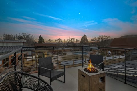 Each Timber + Tin unit boasts a private rooftop deck with stunning panoramic views – your own oasis in the sky.