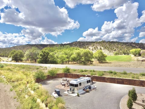 Convenience meets location at Airstream 2. Equipped iwth everything you need for a comfortable stay, and located just minutes from Zion National Park, this airstream will not disappoint.