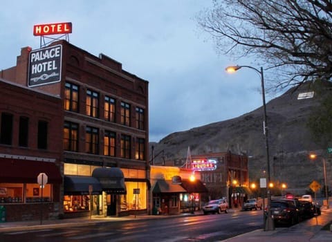 The Palace Hotel is located downtown - close to the River, 'S' Mountain, and all the shops, restaurants and breweries