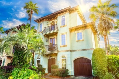Italian themed villa just 200 steps from the sugar white sand beach