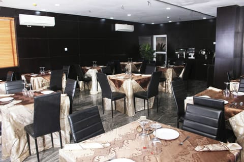 Room, 1 Bedroom, Accessible, Smoking | Dining