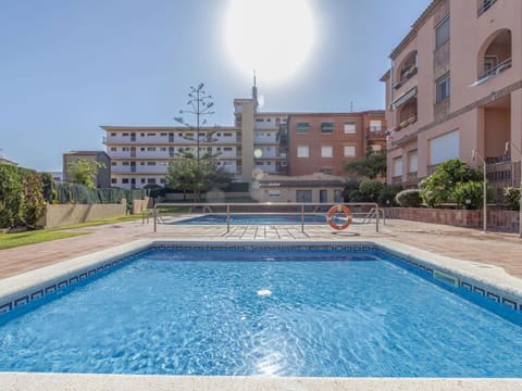 Water, Plant, Building, Sky, Property, Daytime, Window, Swimming Pool, White, Light