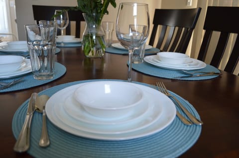 Dinning room seats 6 