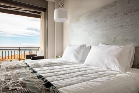 In-room safe, desk, laptop workspace, soundproofing