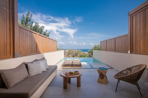 Deluxe Suite, Private Pool | Premium bedding, free WiFi, bed sheets